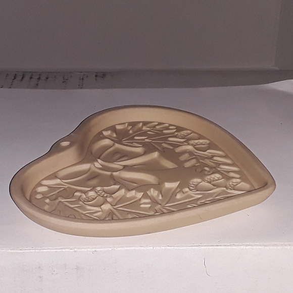 The Pampered Chef Seasons of Heart Cookie … - Picture 4 of 7